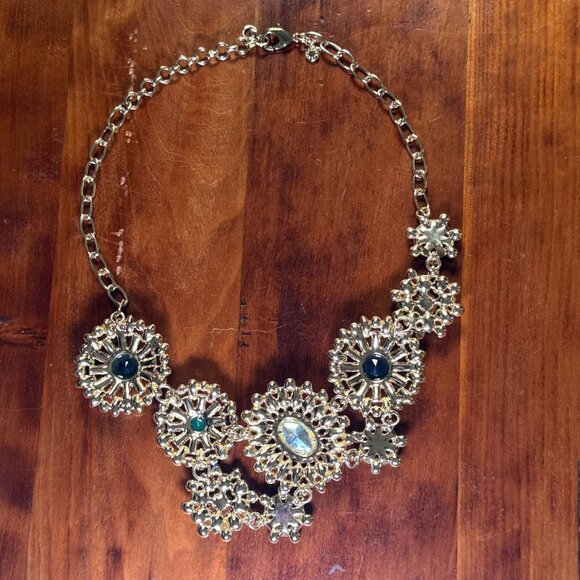 J. Crew Statement Cluster Medallion Gold Tone Necklace 22" - Picture 6 of 10